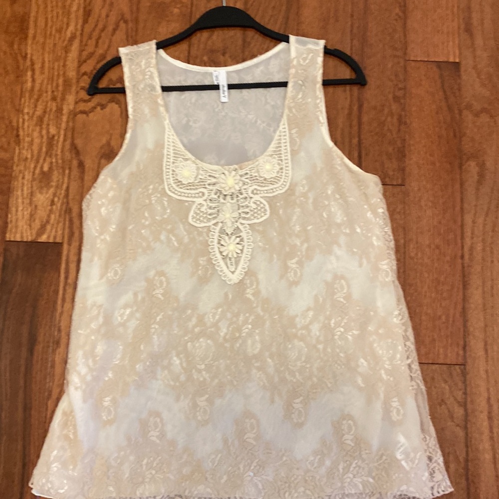 Lace flowy tank top- Studio Y- size Medium